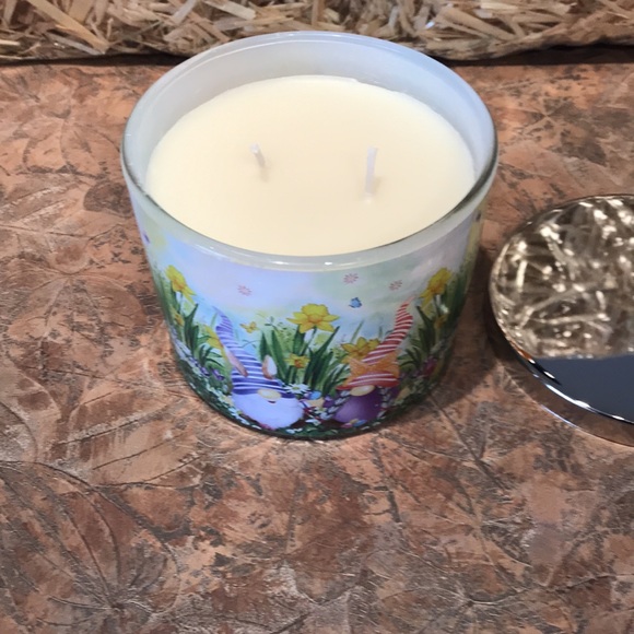 Whimsical Gnome accent candle - Picture 4 of 9